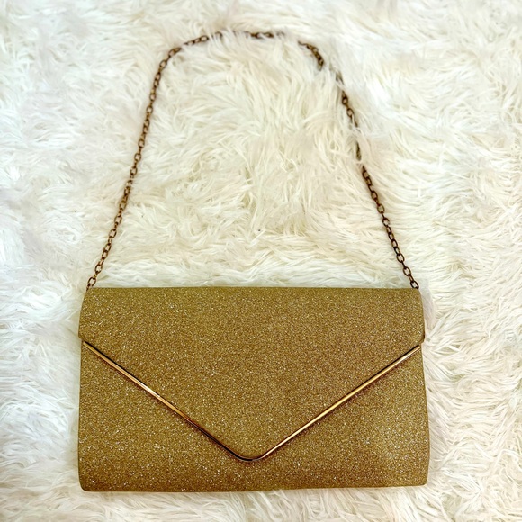 Small Gold Clutch With Gold Chain - Picture 1 of 6